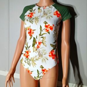 Nwt size small swimsuit